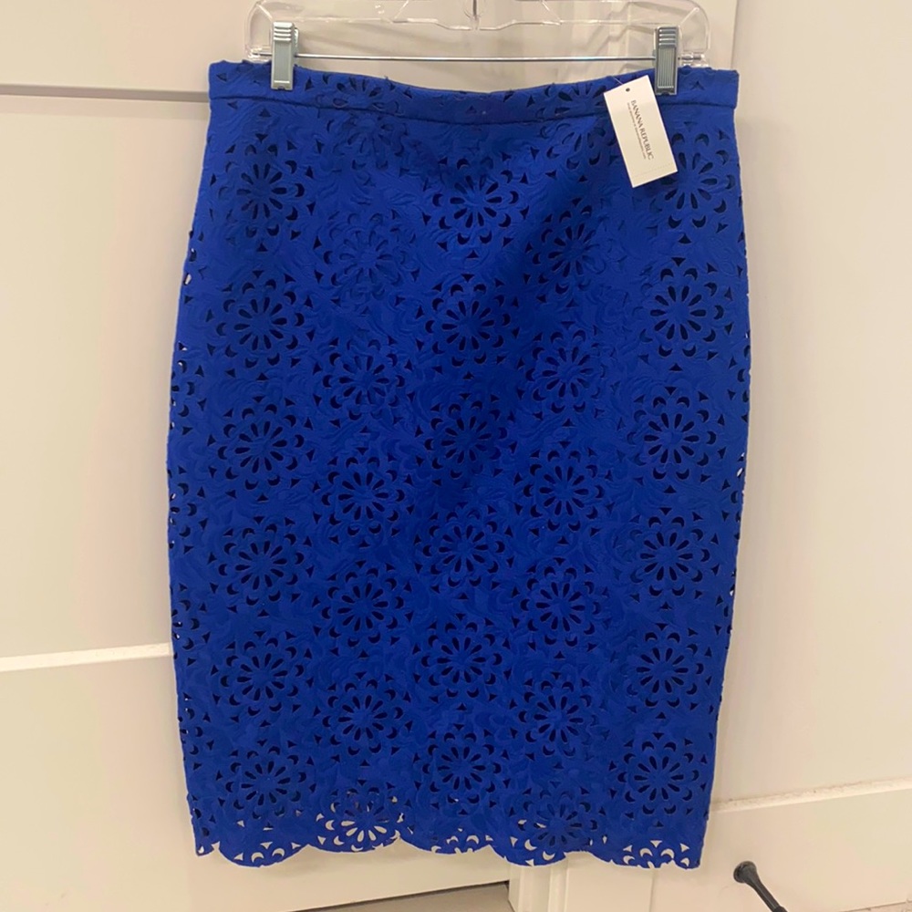 LACE PENCIL SKIRT